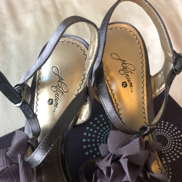 Grey Satin Strapped heel - Picture 3 of 7